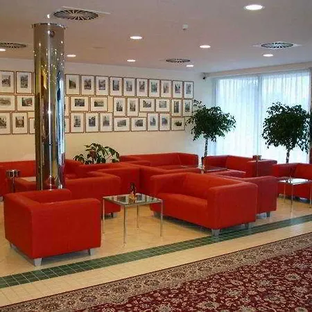 Ramada Airport Hotell 4*