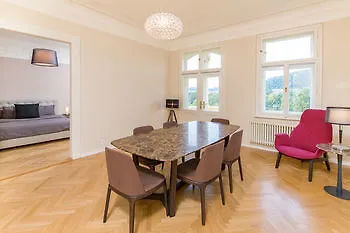 Luxury D22 Praga