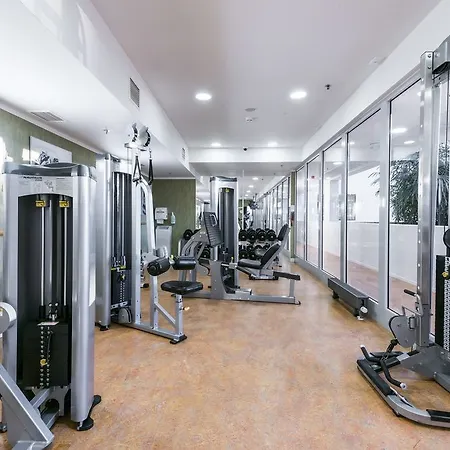 Courtyard By Marriott Airport Hotel