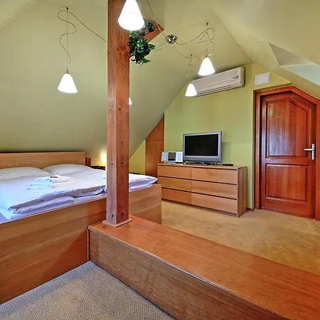 Tyn Courtyard Guestrooms