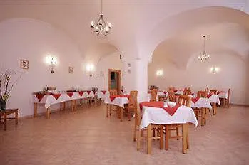 The Green Garland Hotell *