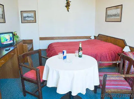 Hotel Henry 2*