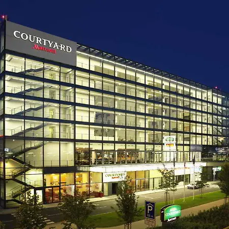 Courtyard By Marriott Airport Hotel