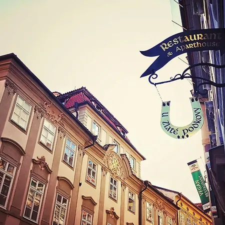 U Zlate Podkovy - At The Golden Horseshoe Apartamento