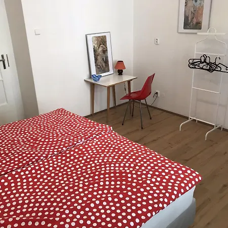 Old Town Basement Apartament *