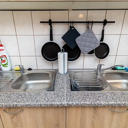 Hostal New In Praga