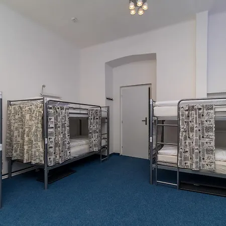 Hostal New In Praga