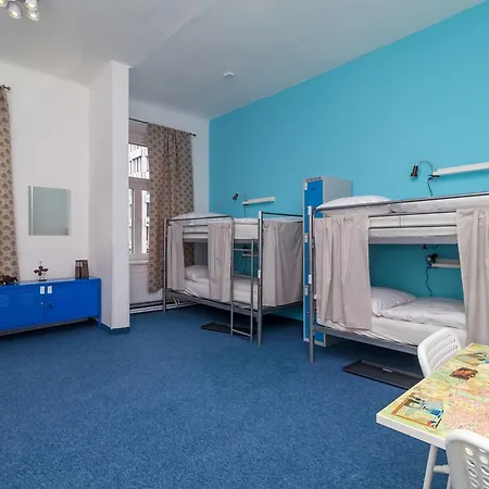 Hostal New In *