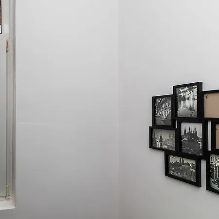 Hostal New In Praga