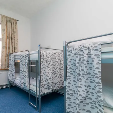 Hostal New In *