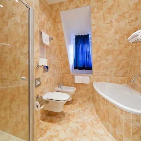 Tyn Yard 4* Прага