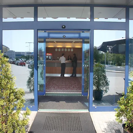 Ramada Airport Hotell