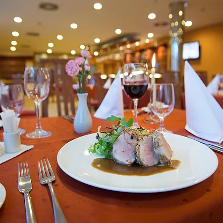 Hotel Ramada Airport 4*
