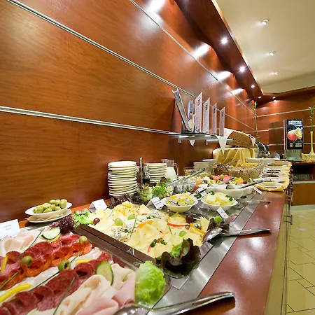 Hotell Ramada Airport 4*