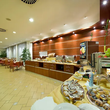 Ramada Airport Hotell 4*