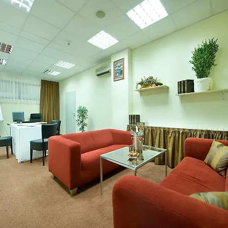 Ramada Airport 4* Prag
