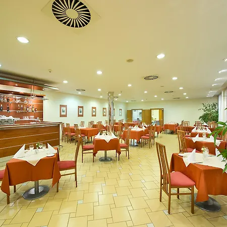 Hotel Ramada Airport