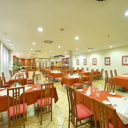 Ramada Airport Hotell Prag