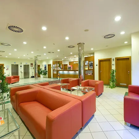 Ramada Airport Hotell