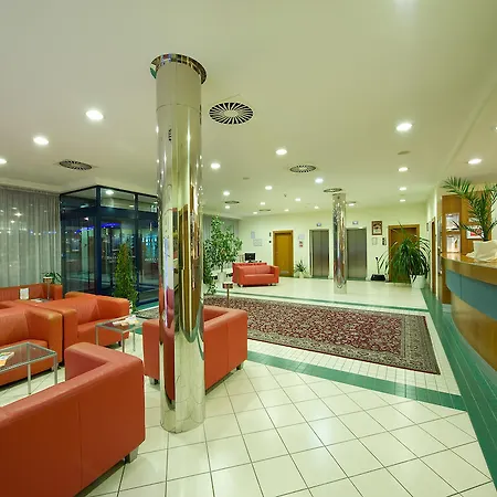 Ramada Airport 4* Prag