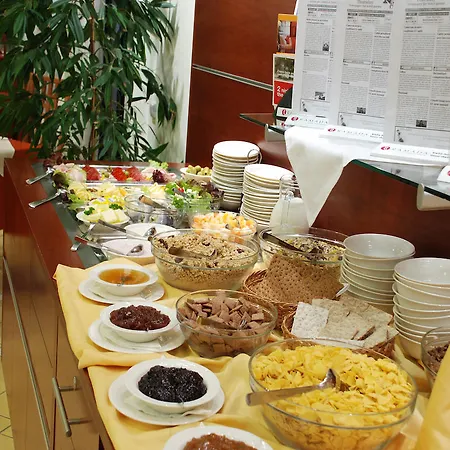 Ramada Airport 4* Prag