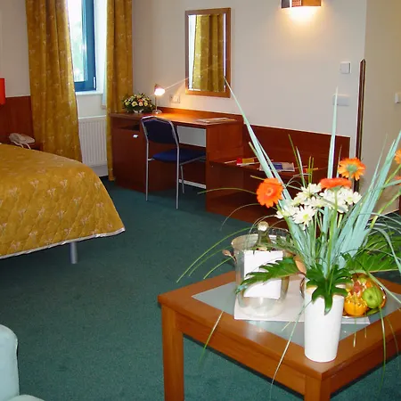 Ramada Airport Hotell 4*