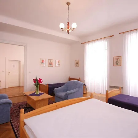Hotell The Green Garland Prag