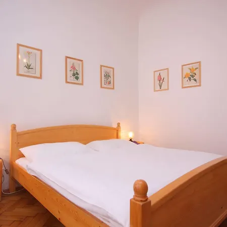 Hotell The Green Garland Prag