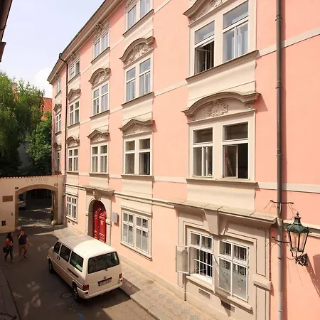 Hotell The Green Garland Prag