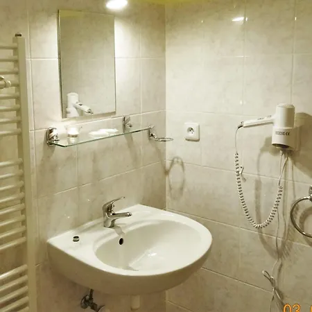 U Dvou Zlatých Klíčů Hotel 3*
