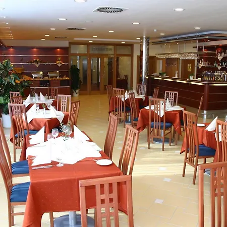 Ramada Airport Hotell