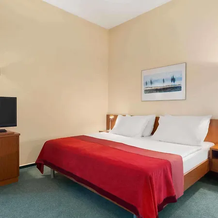 Ramada Airport 4* Prag
