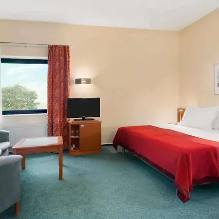 Ramada Airport 4*