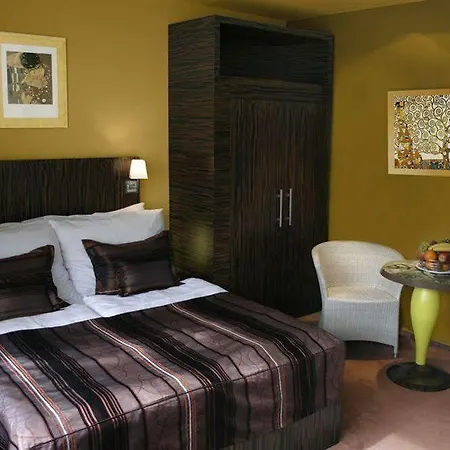 Hotel Ea Crystal Palace