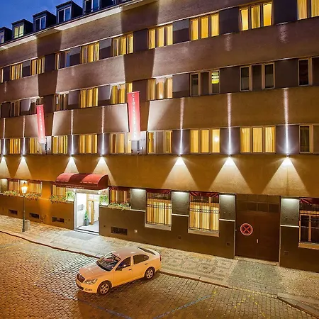 Cloister Otel