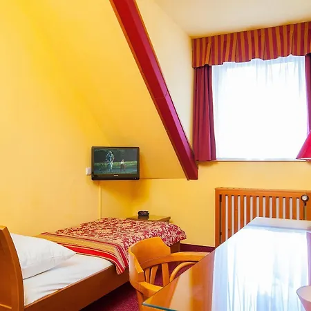 Otel Cloister 3*