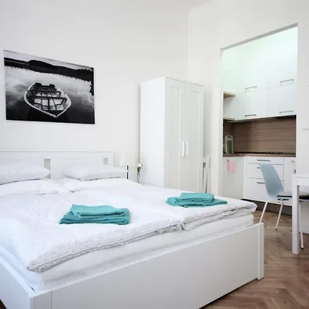 Castle Apartahotel 3*