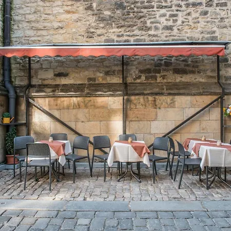 Cerny Slon Hotel