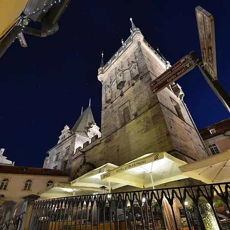 U 3 Pstrosu Hotel Prag