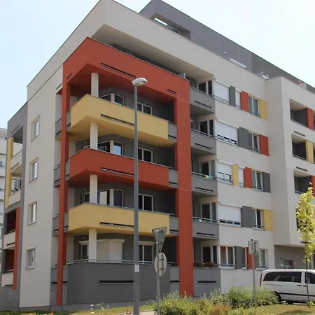 Element Airport Apartamento
