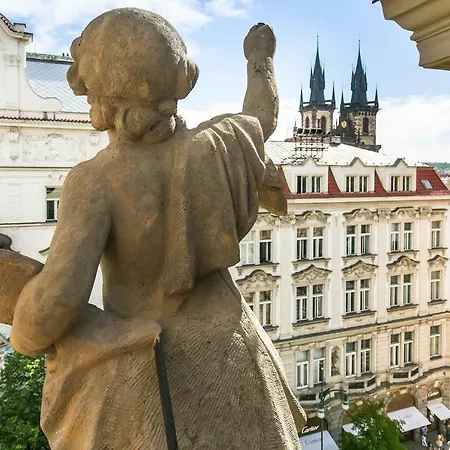 The Old Town Square & Parizska Lägenhet