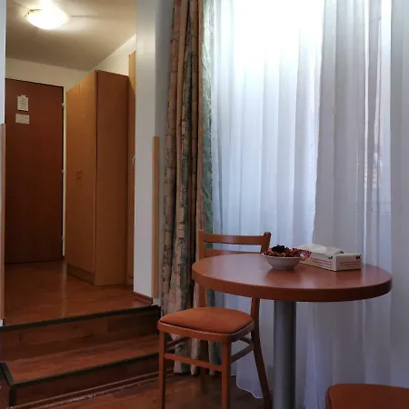 Aparthotel Auspicie 3*