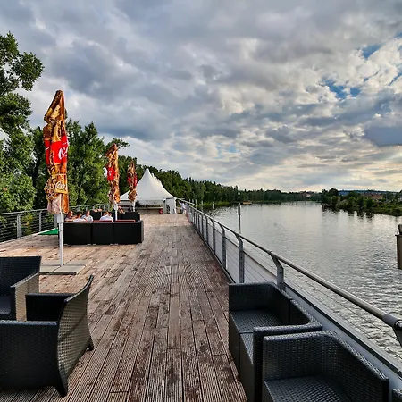 Botel Rohan Boat