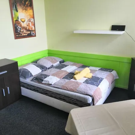 Damiell Hostel *