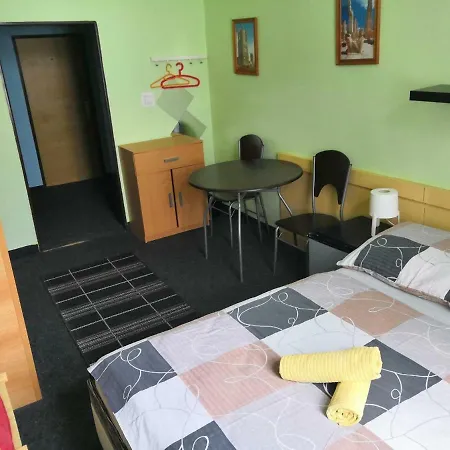 Damiell Hostel *