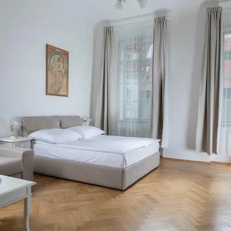 Three Golden Crowns Aparthotel 3*