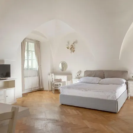 Appart hôtel Three Golden Crowns 3*
