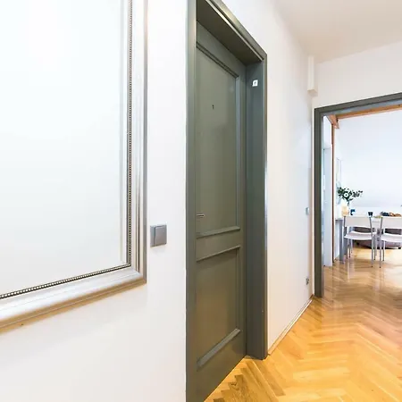 Art Ii Apartment Prague