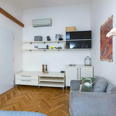 Art Ii Apartment Prague