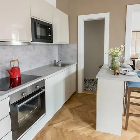 Letna Garden Apartment *